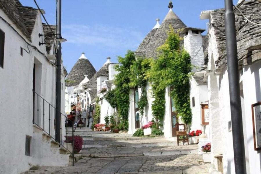 Alberobello: Full–Day Private Trulli Historical Tour - Leaving Naples by private minivan