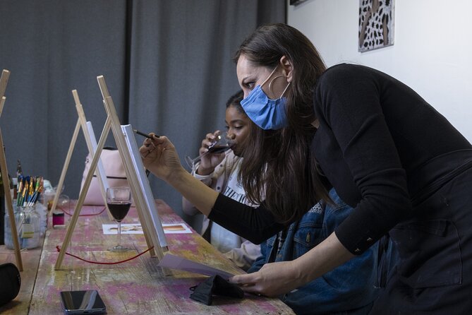 Art worshop with aperitif in Naples - Why a group of six makes a difference