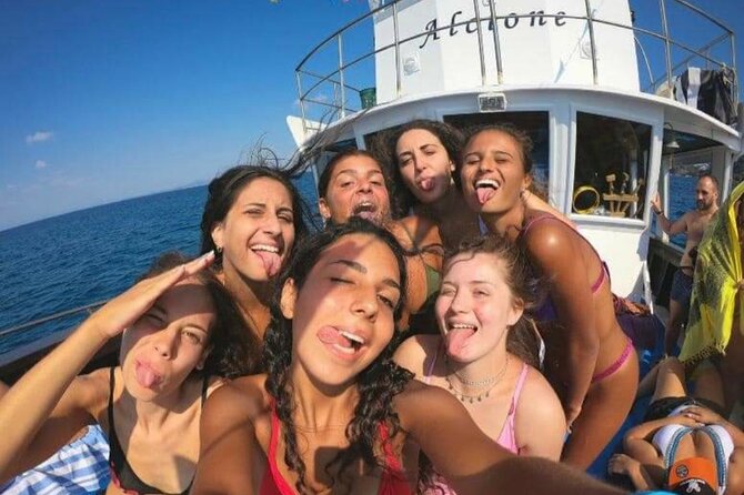 Boat excursion with lunch on board to discover Ischia - Sorgeto’s thermal sea pools