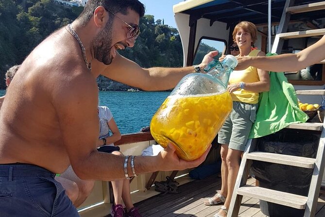 Boat tour of the island of Ischia with lunch and bath - Who should book this Ischia boat day