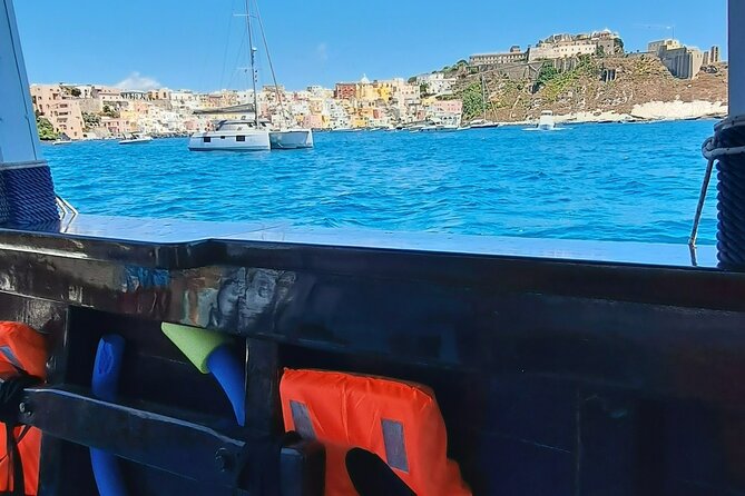 Boat tour with lunch on board to discover Procida - Marina Corricella and Palazzo d’Avalos