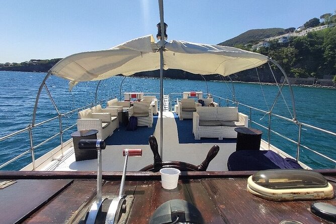 Boat tour with lunch on board to discover Procida - Lunch on board, with an Italian family touch