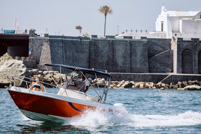 Boat trip on the island of Ischia Terminal Boat 21 - Forty minutes in colorful Sant’Angelo