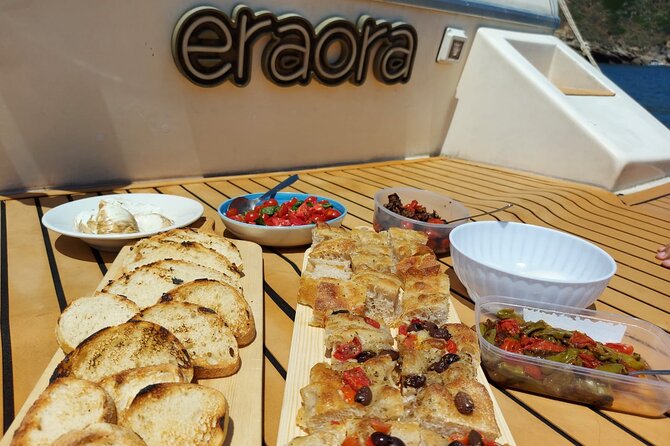 Boat trip with lunch or aperitif in Procida with Eraora Boat - The Postman beach and Ciraccio beach