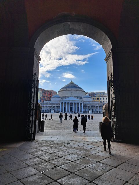 Bourbon Naples: Exclusive guide and Royal Palace pass - Returning to Neptune Fountain