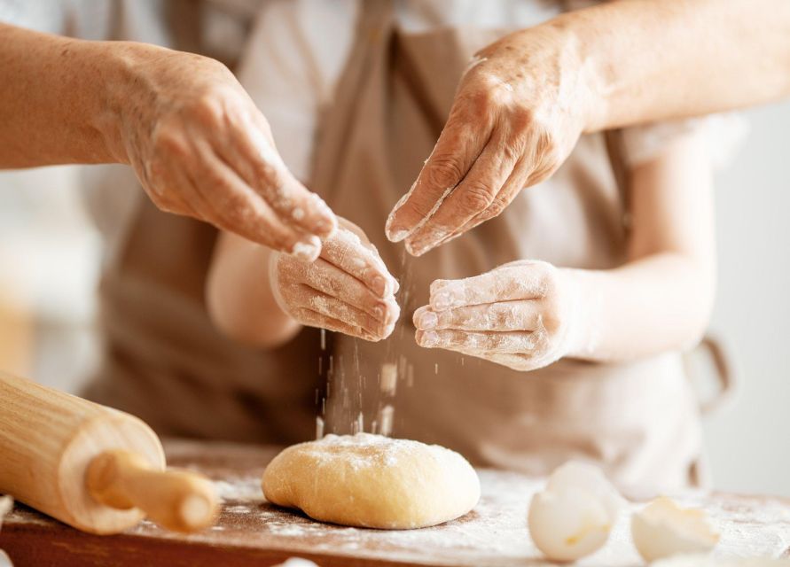 Cooking Lesson: Neapolitan pasta homemade - Filling Ravioli and Preparing the Sauces