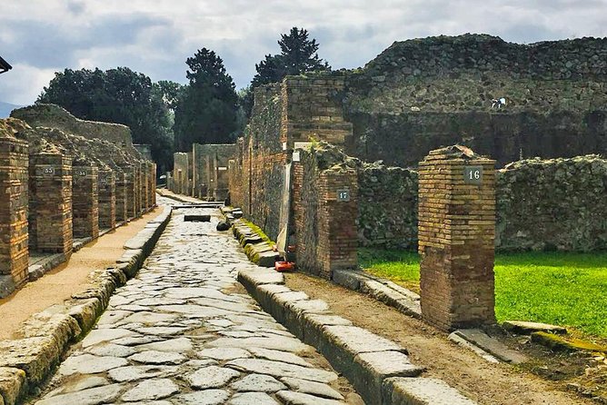 Day trip to Pompeii from Naples - The useful idea behind this Pompeii shuttle