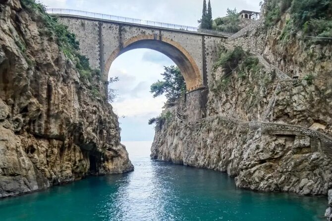 Deluxe Tour of the Amalfi Coast – Small Group - Meta offers the first coastal view