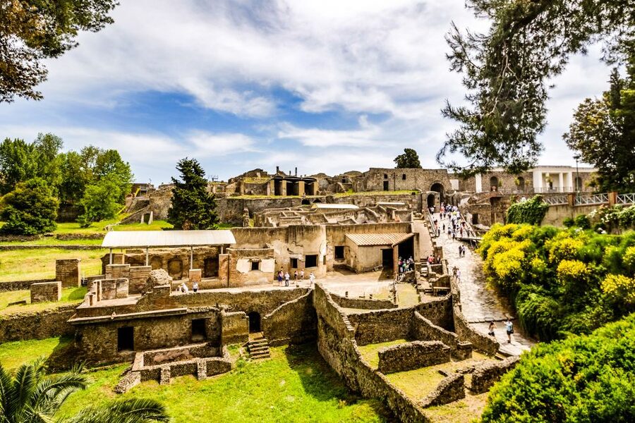 Discover Mt. Vesuvius: Private 3-Hour Tour from Pompeii - Free time at the rim and views over the Gulf of Naples