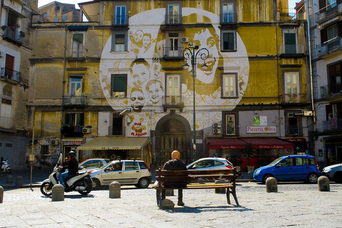 Discover the Rione Sanità with Insolitaguida - Starting at Porta San Gennaro with coffee