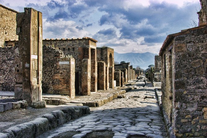 Discovering Pompeii and Herculaneum - VIP Tour with Lunch - Lunch: a practical pause, not a long food tour