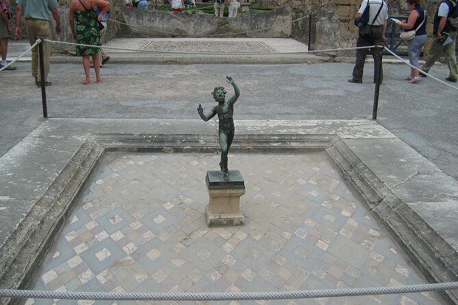 Discovering Pompeii and Herculaneum - VIP Tour with Lunch - Who should book this Pompeii and Herculaneum tour?