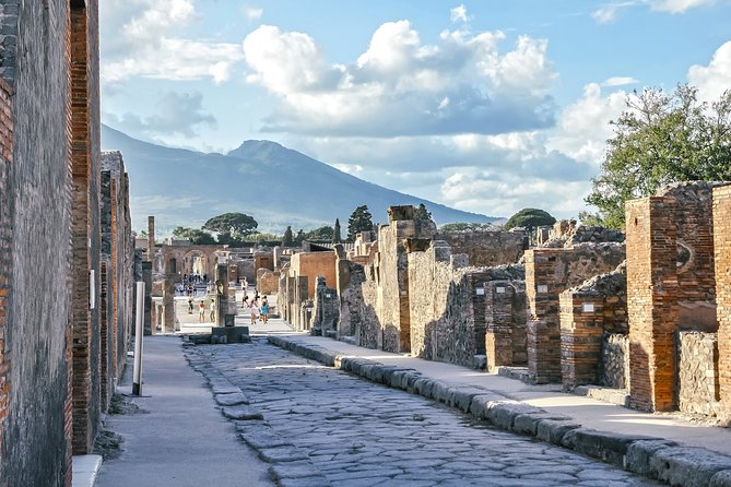DISCOVERING POMPEII - VIP tour/Small group - Who will like this Pompeii tour