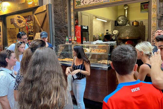 Eating Naples Street Food Tour with Guided Tasting and Sightseeing - Why Naples street food works so well on foot