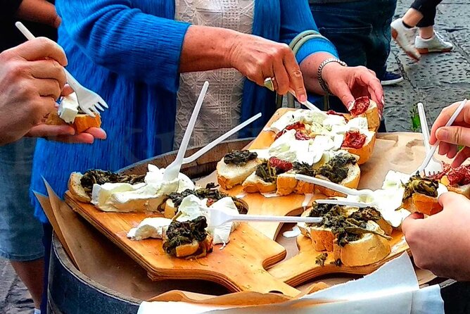 Eating Naples Street Food Tour with Guided Tasting and Sightseeing - San Gregorio Armeno mixes crafts with Christmas tradition