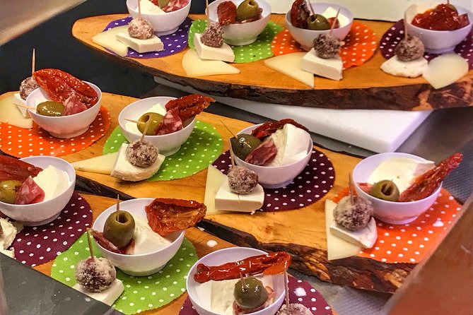 Evening Flavors of Naples: Private Food Tour and Wine Tasting - Guides who shape the evening