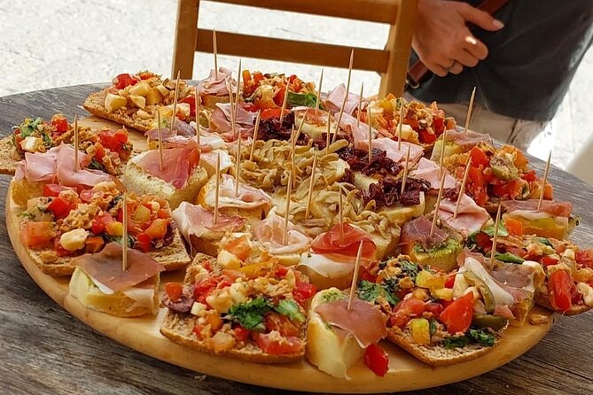 food Tour in the Spanish Quarter of Naples - Sonia’s shop, limoncello, and a sharp change of pace