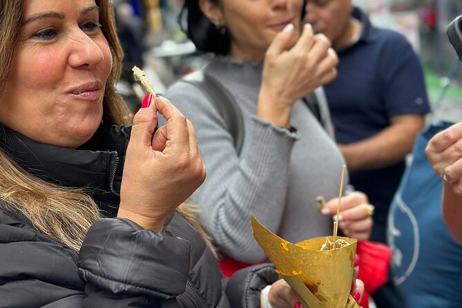 food Tour in the Spanish Quarter of Naples - Walking through the Spanish Quarter between bites