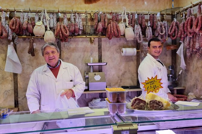 Food Tour of Naples with Davide - Piazza del Gesù Nuovo and the wait for ragù
