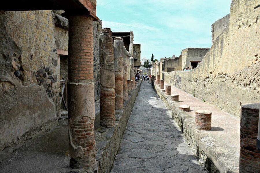 From Naples: 2-Hour Herculaneum Kid-Friendly Tour - Key points for families at Herculaneum