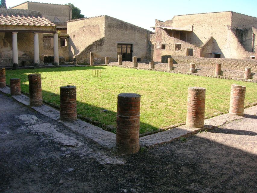 From Naples: 2-Hour Herculaneum Kid-Friendly Tour - Houses that show private Roman life