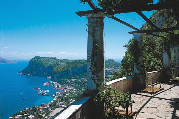 From Naples: Capri and Anacapri - Guided tour - Capri’s Piazzetta and the Gardens of Augustus