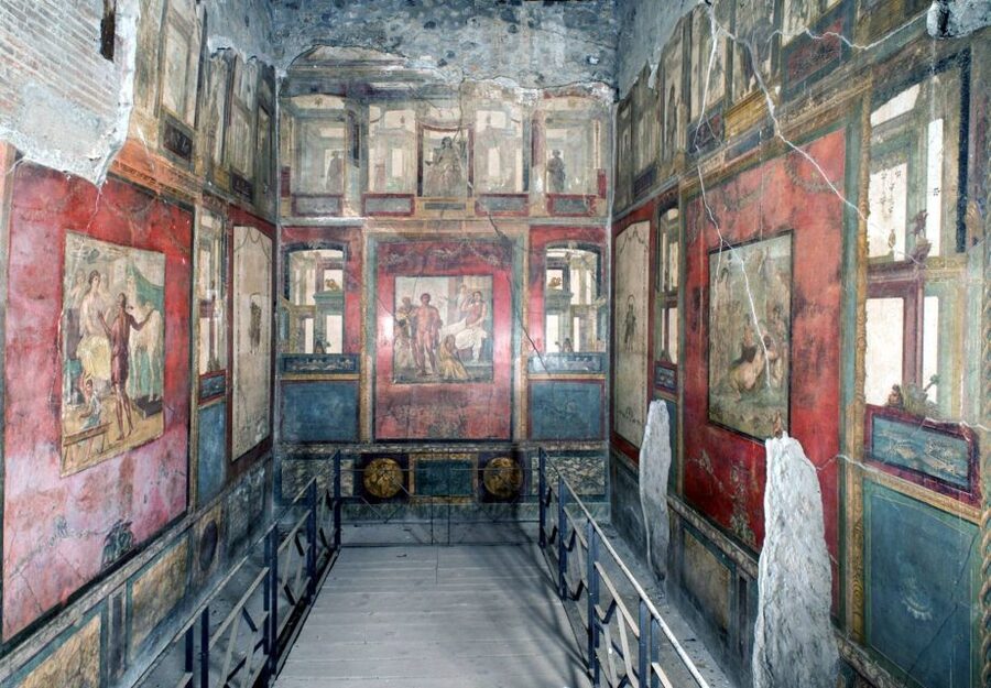 From Naples: Day Trip to Pompeii with skip the line - Four hours: enough time, but not for everything