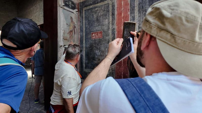 From Naples: Guided tour of Pompeii skip-the-line and round-trip train - Getting from the Station to the Archaeological Site