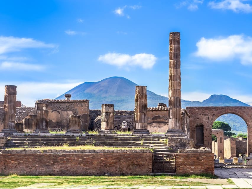From Naples: Herculaneum and Pompeii Day Trip with Tickets - Meeting the bus in Naples