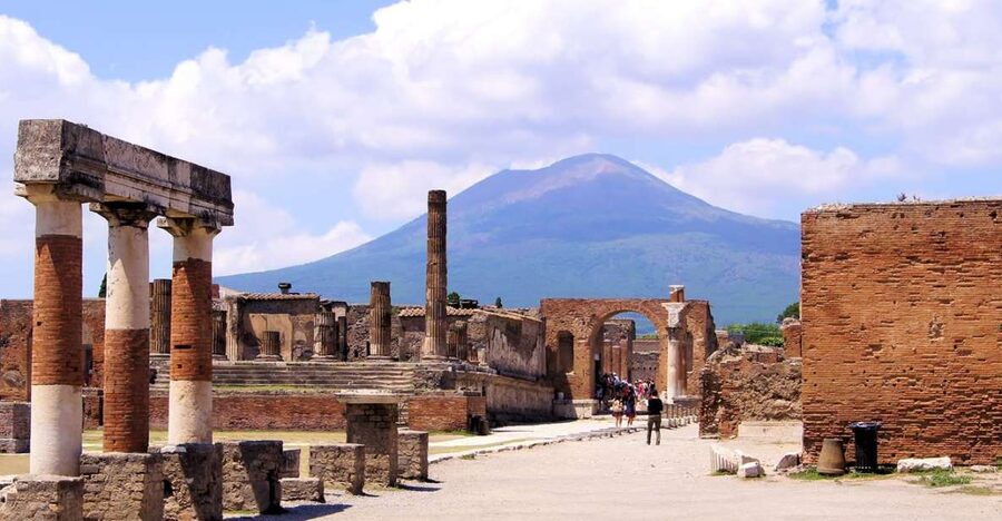From Naples: Herculaneum, Mount Vesuvius & Pompeii Day Trip - Herculaneum shows a smaller, more personal Roman town