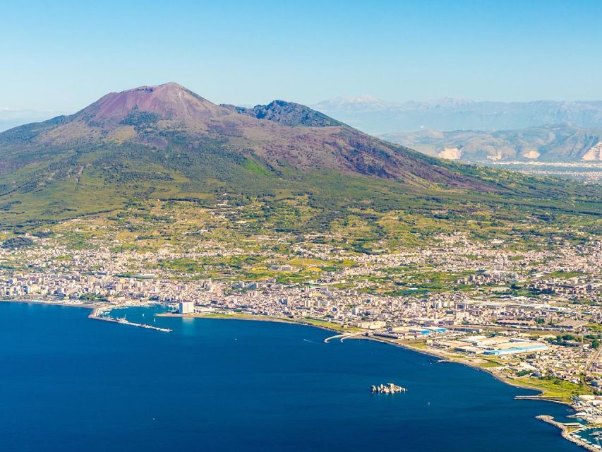Vesuvius standing over the bay of Naples