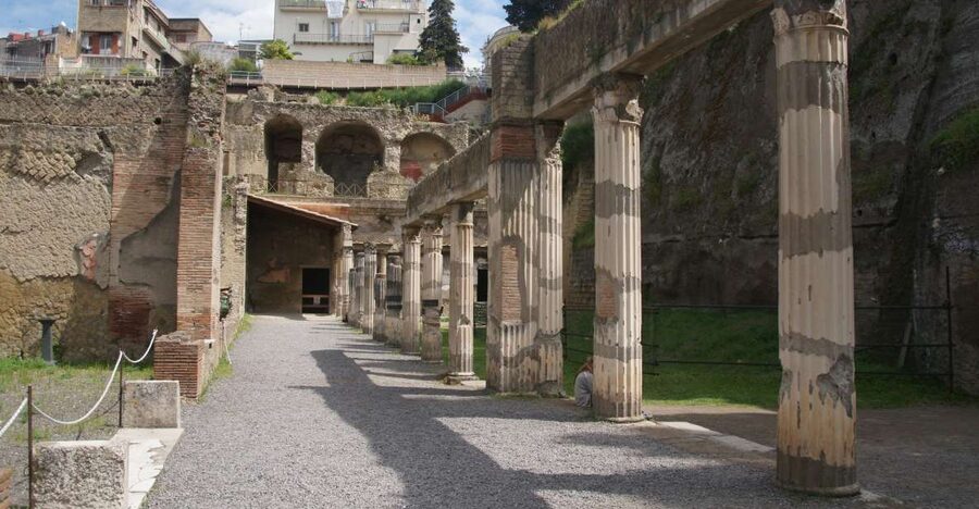 From Naples or Herculaneum: Half-Day Tour in Herculaneum - The restaurant stop and the real cost of lunch
