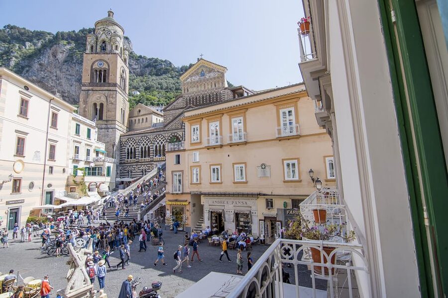 From Naples: Pompeii & Amalfi Coast Tour with Ticket Option - Guides, drivers, and the human side of the tour