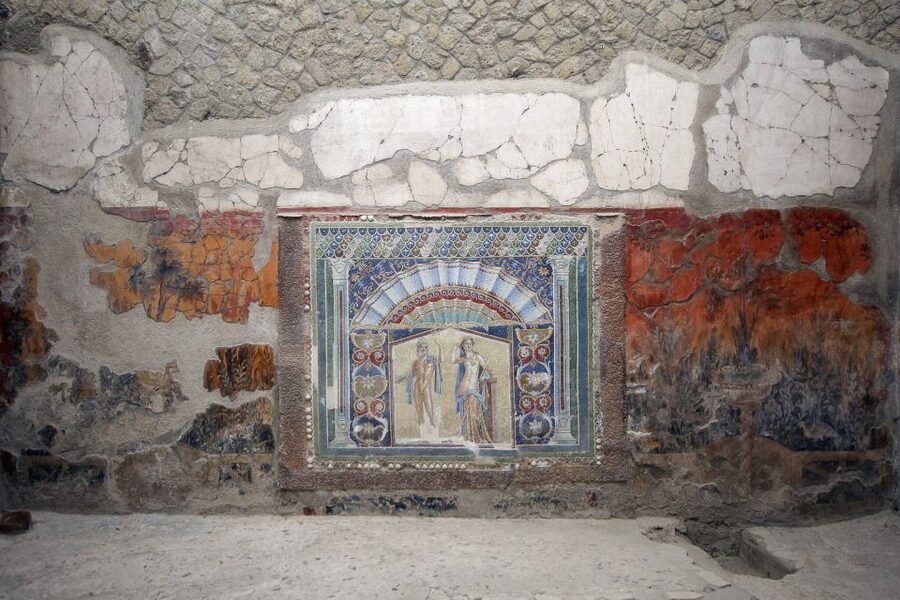 From Naples: Pompeii and Herculaneum Tour with Lunch - Lunch between the two archaeological sites
