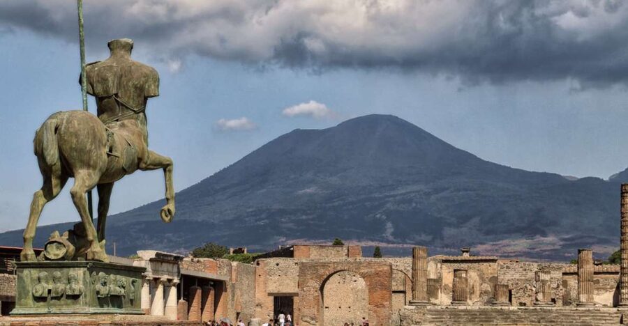 From Naples: Pompeii and Vesuvius Full-Day Tour with Lunch - Pompeii and Vesuvius in one long day