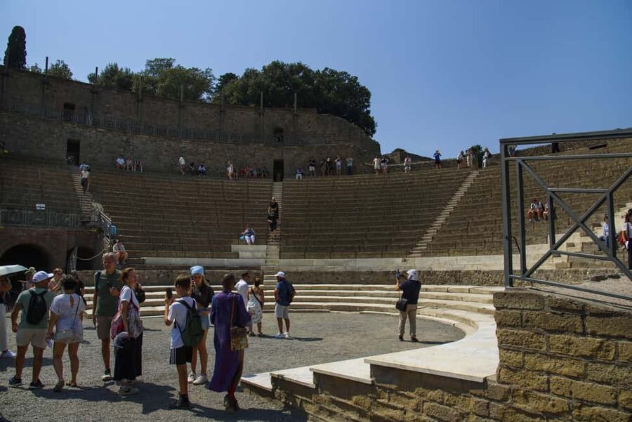 From Naples: Pompeii and Vesuvius Guided Day Trip with Lunch - Walking the crater of Mount Vesuvius