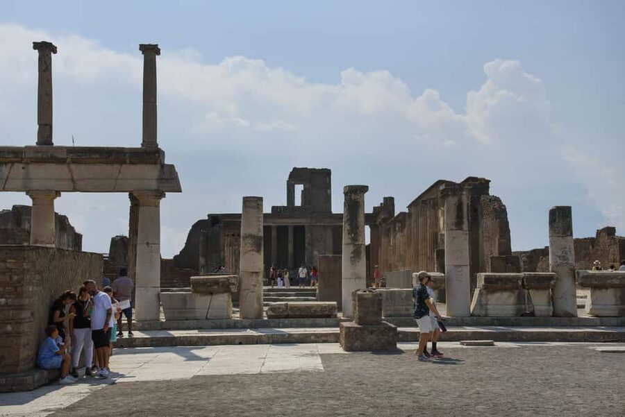 From Naples: Pompeii and Vesuvius Guided Day Trip with Lunch - Lupanare, Thermopolium, and Terme Stabiane