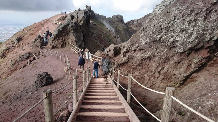 From Naples: Pompeii and Vesuvius Tour with Ticket Options - The 40-minute pause before Vesuvius
