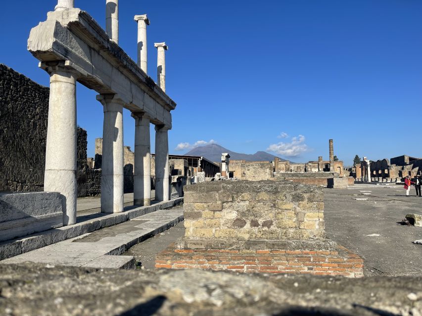 From Naples: Pompeii Guided Tour with Skip-the-Line Tickets - The guide’s style and the small-group advantage