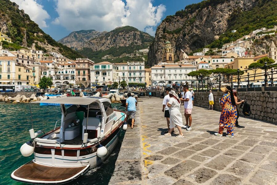 From Naples: Positano and Amalfi Boat Tour with Drinks - Meeting in Naples and reaching the port
