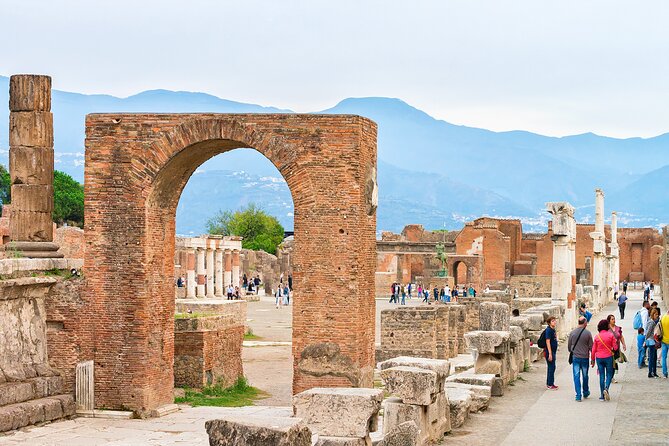 From Naples: Private Tour Pompei and Sorrento with lunch - Two hours to make your own Sorrento