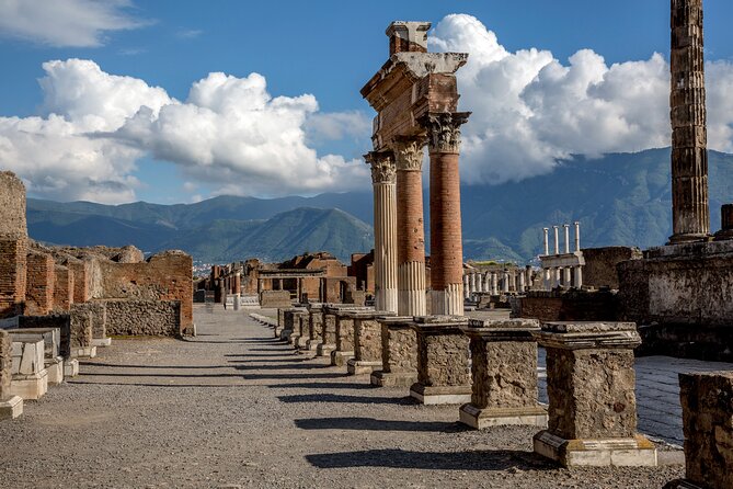 From Naples: Private Tour Pompei and Sorrento with lunch - Leaving Naples with a driver-storyteller