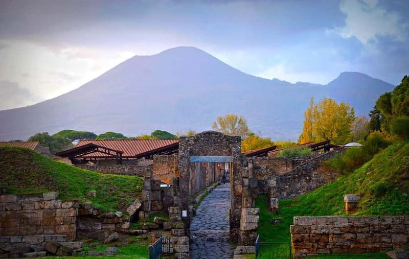 From Naples/Salerno: Pompeii, Sorrento and Amalfi Coast Tour - One day, three very different sides of Campania