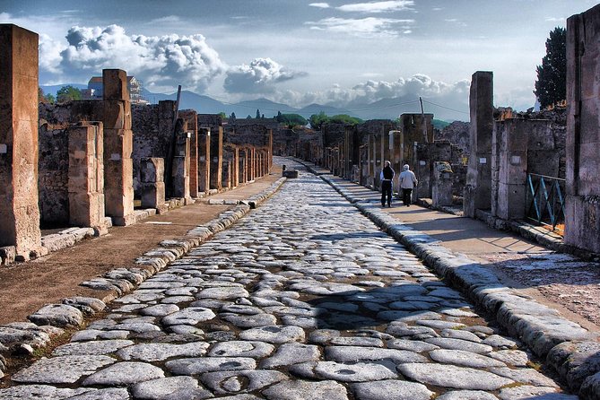 From Naples: Skip the Line Pompeii Guided Tour – Small Group - The quality of the Pompeii guide matters most