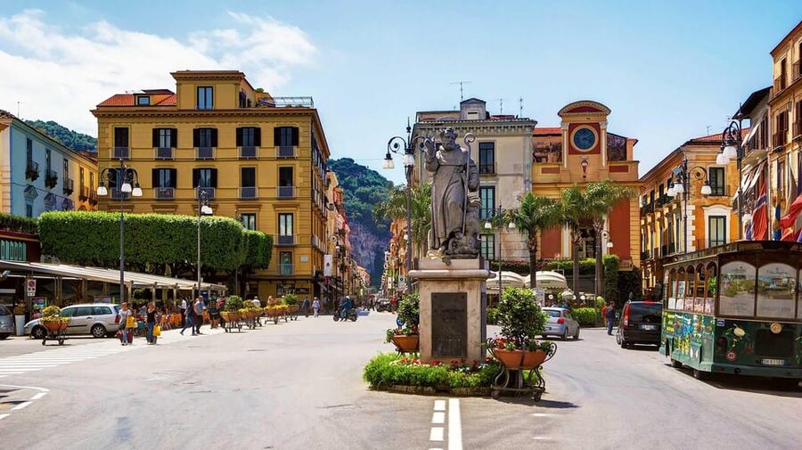 From Naples: Sorrento, Positano and Amalfi Day Trip by Bus - The Positano viewpoint and the day’s biggest uncertainty