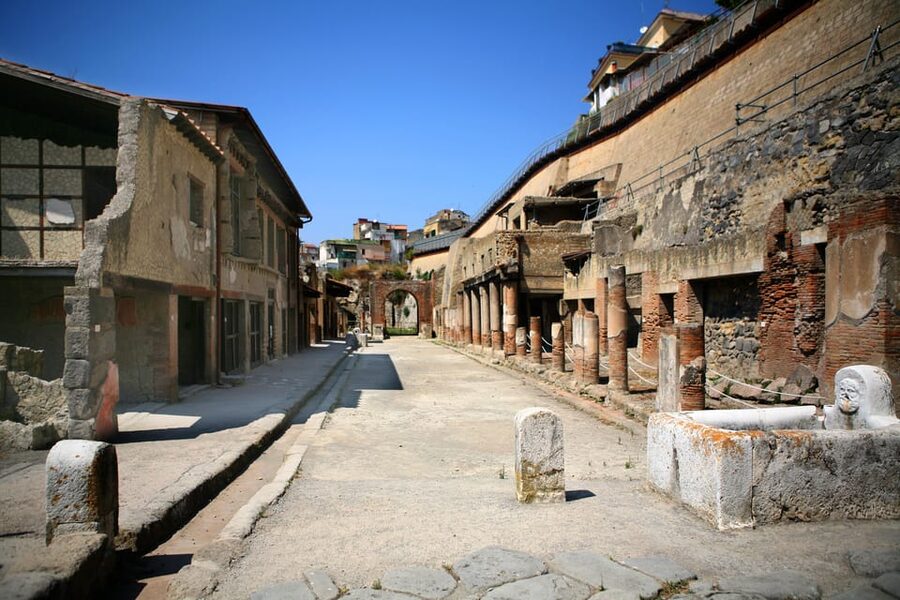 From Naples: Vesuvius and Herculaneum Day Trip with Tickets - Why Herculaneum deserves the time