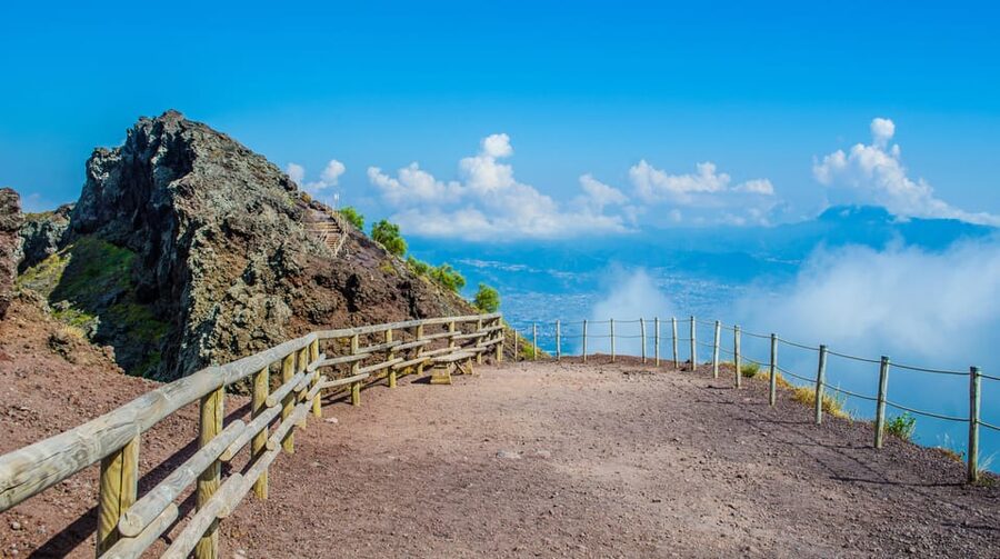 From Naples: Vesuvius and Herculaneum Day Trip with Tickets - Finding the coach near Garibaldi Square