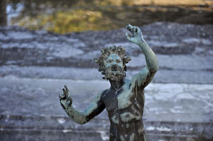 From Salerno_Pompeii Express: bus transfer+entrance ticket - Using the Audio Guide and Map