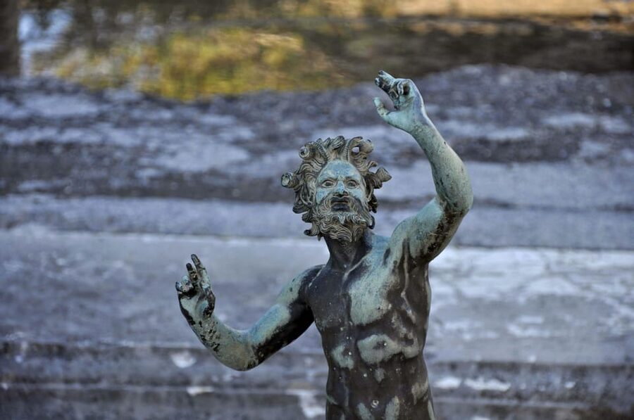 From Salerno_Pompeii Express: bus transfer+entrance ticket - Meeting Outside Banca Generali in Salerno
