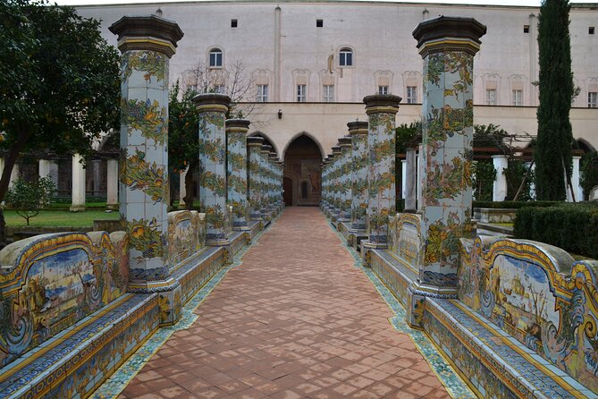 Guide tour in Naples downtown with an art expert - Spaccanapoli: Naples in one straight line